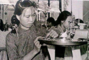 老太片场跑龙套，养活古代一家人,意外养活古代一家人的传奇人生